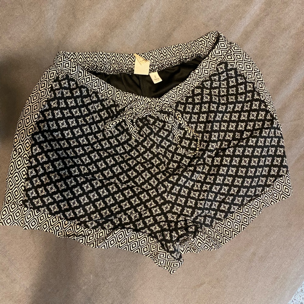 Black/White Shorts Size Small